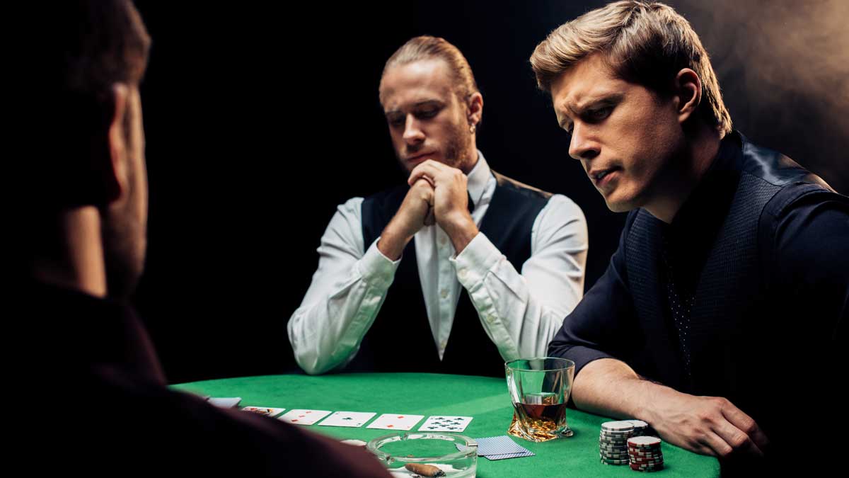 Cách Đọc Bài Đối Thủ Trong Poker: Bí Kíp Chiến Thắng Từ Cao Thủ image-1731638742555